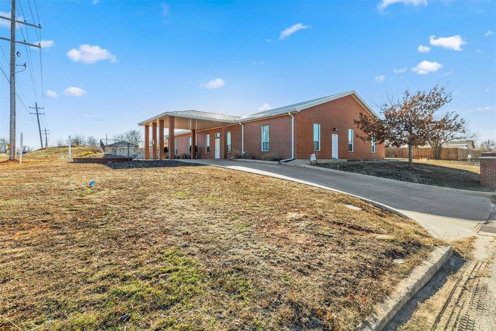 2402 S 29th ST, Chickasha, OK 73018