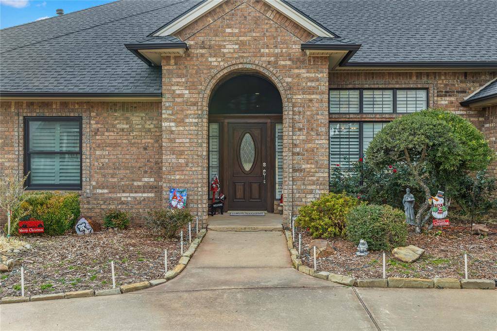 416 Fieldcrest DR, Chickasha, OK 73018