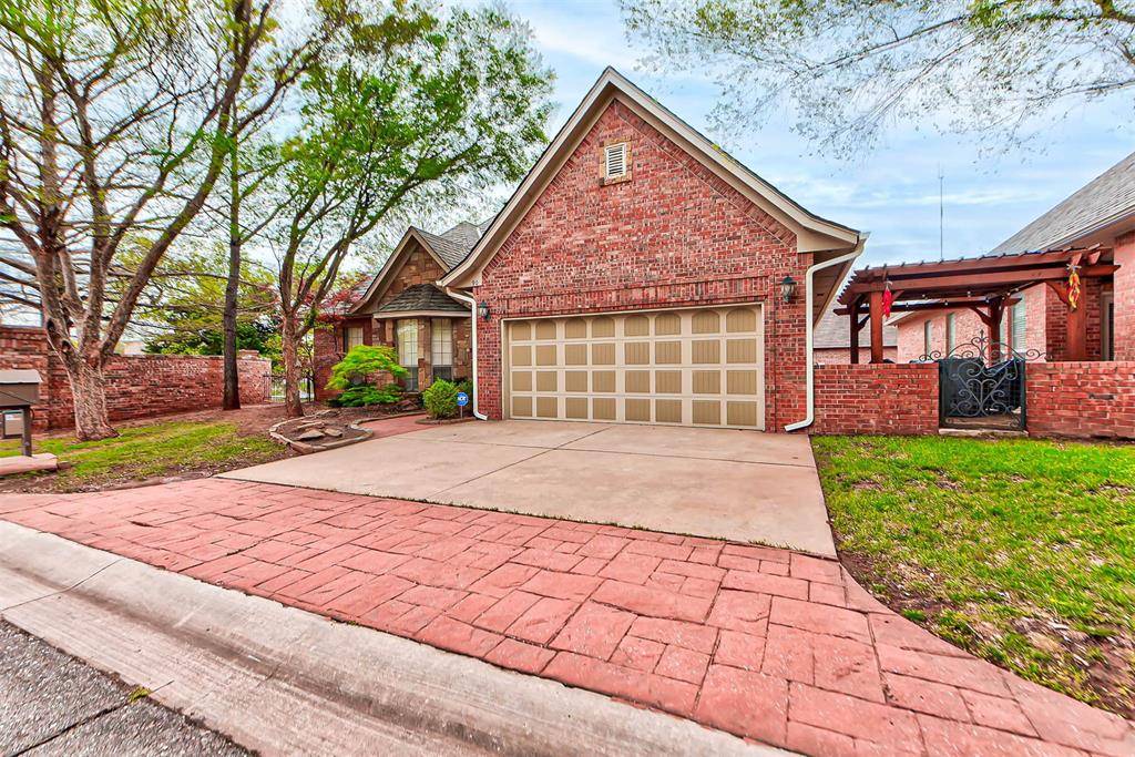 90 Olde Village WAY, Edmond, OK 73013