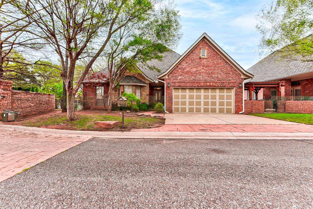 90 Olde Village WAY, Edmond, OK 73013