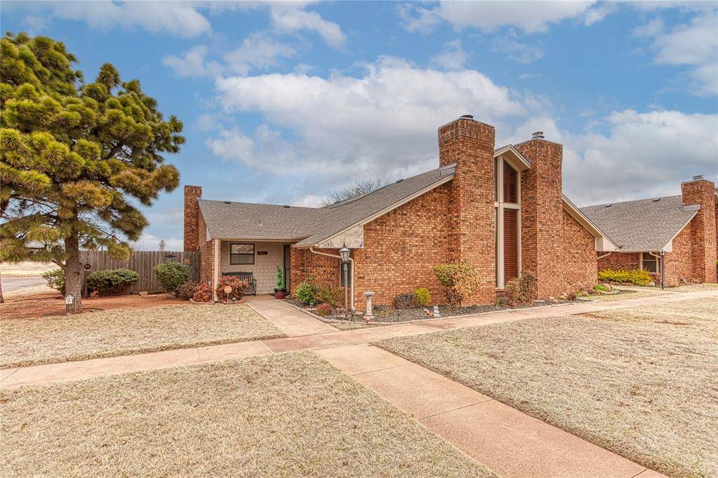 1621 W Country Club BLVD, Elk City, OK 73644