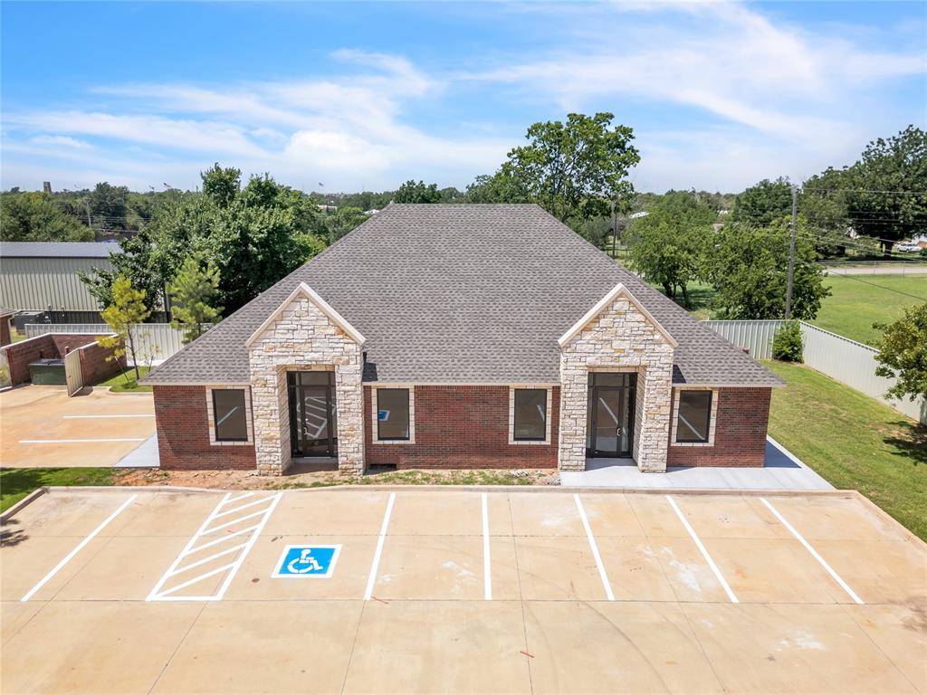 207 E Memorial RD, Oklahoma City, OK 73131