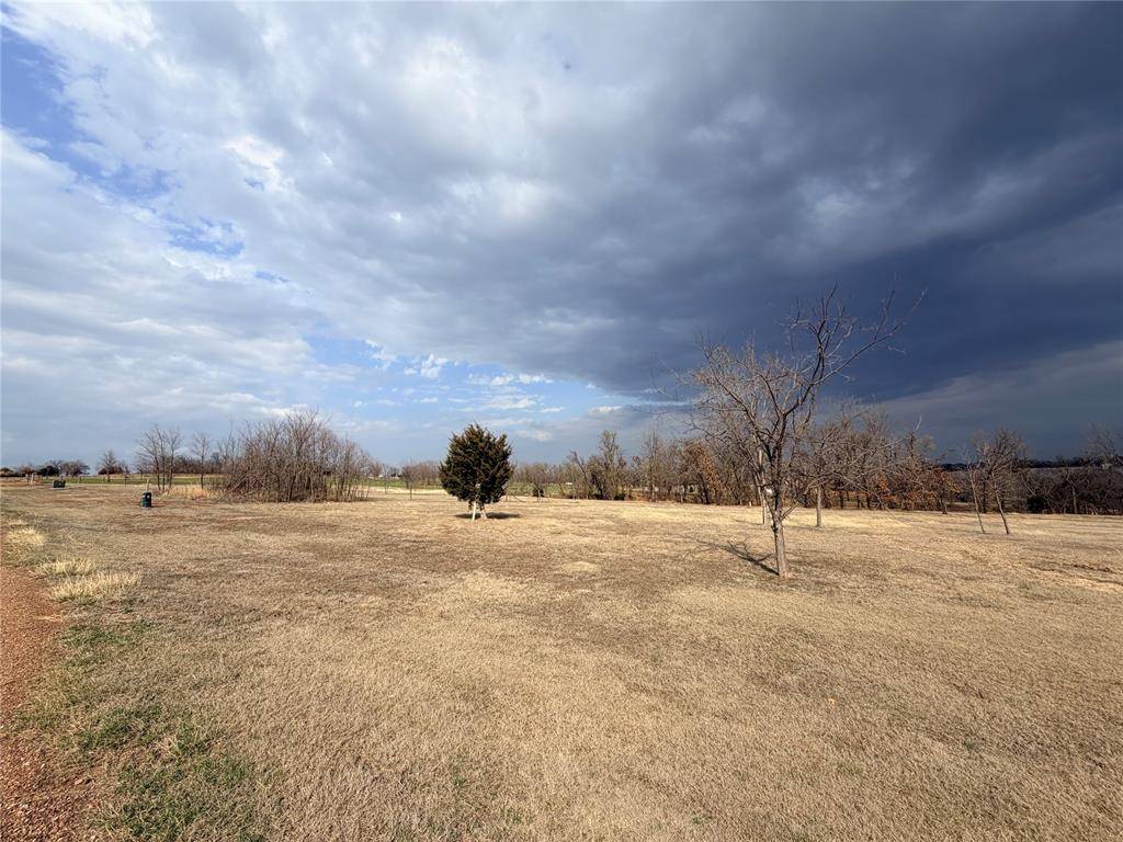 Vineyard Meadow RD, Norman, OK 73072