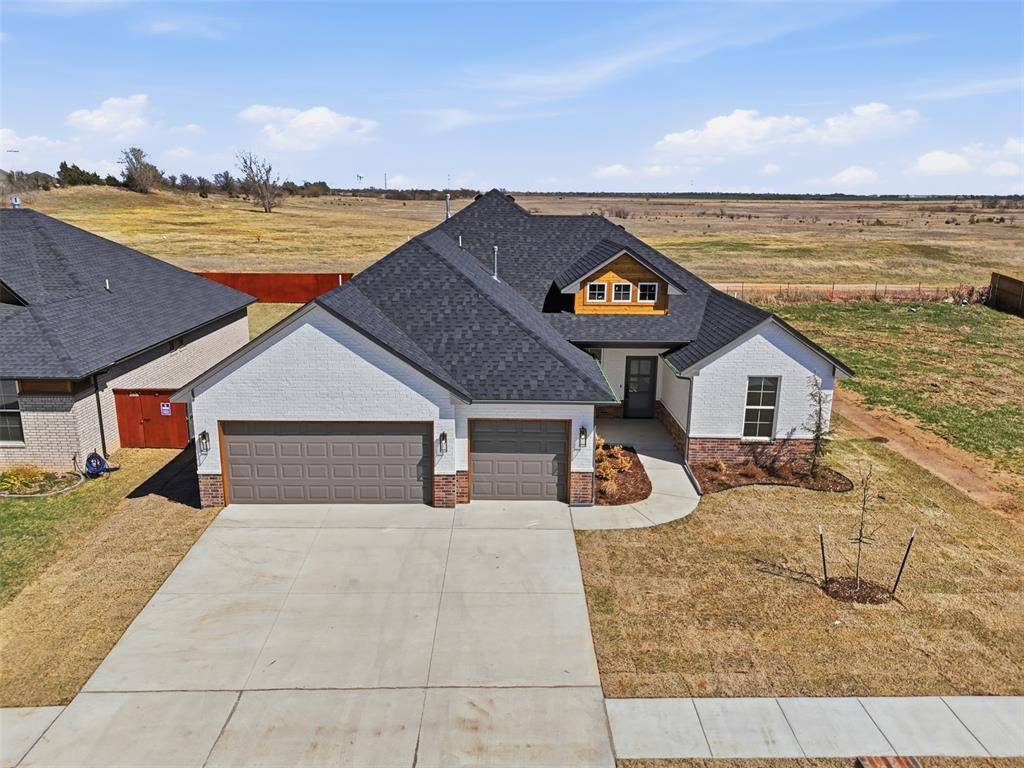 9308 Taggert LN, Yukon, OK 73099