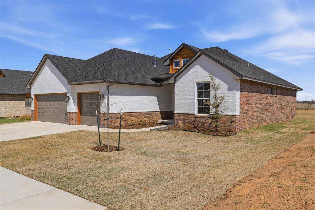 9308 Taggert LN, Yukon, OK 73099