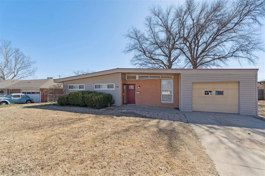307 Fairview AVE, Blackwell, OK 74631