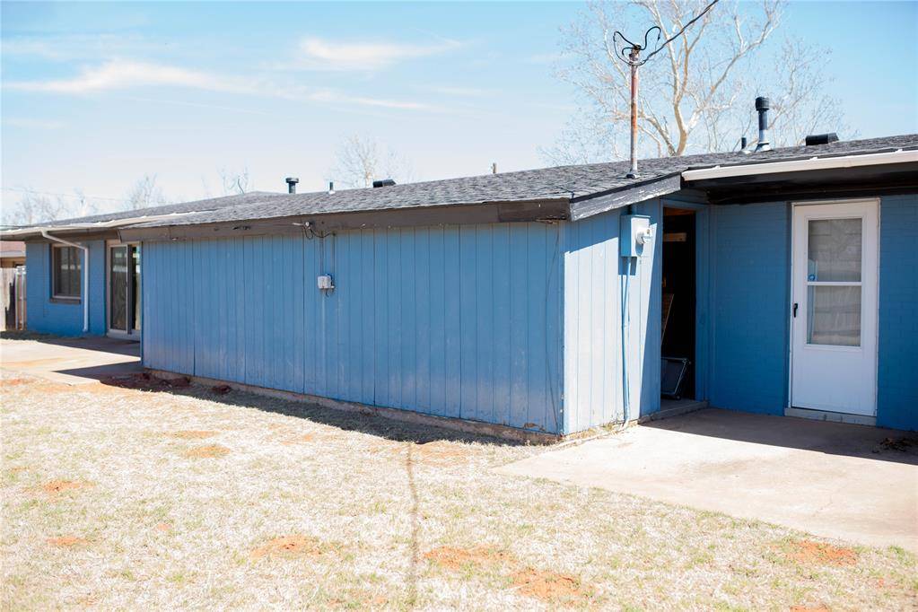 305 Seminole TRL, Burns Flat, OK 73624