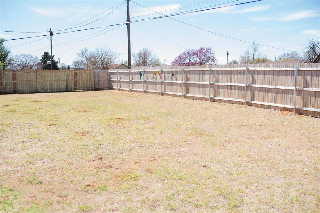 305 Seminole TRL, Burns Flat, OK 73624