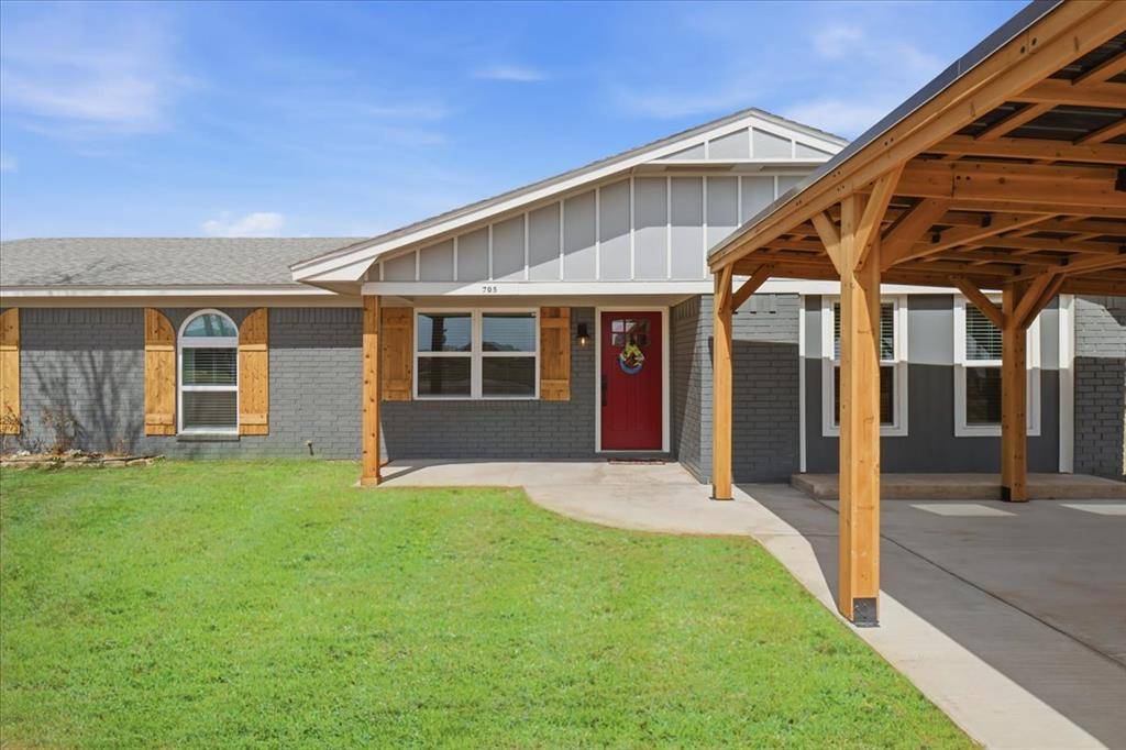 705 E Benton AVE, Sayre, OK 73662