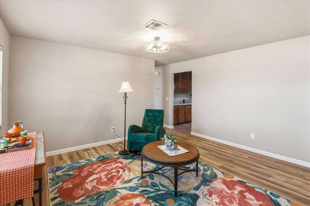 705 E Benton AVE, Sayre, OK 73662