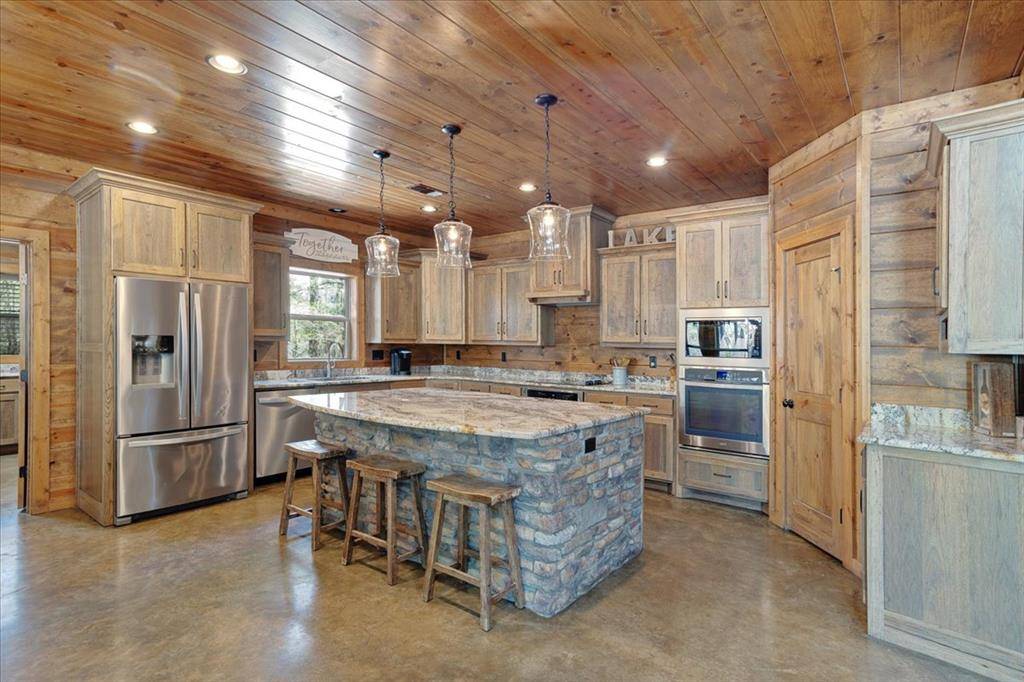 179 Timber Hills LN, Broken Bow, OK 74728