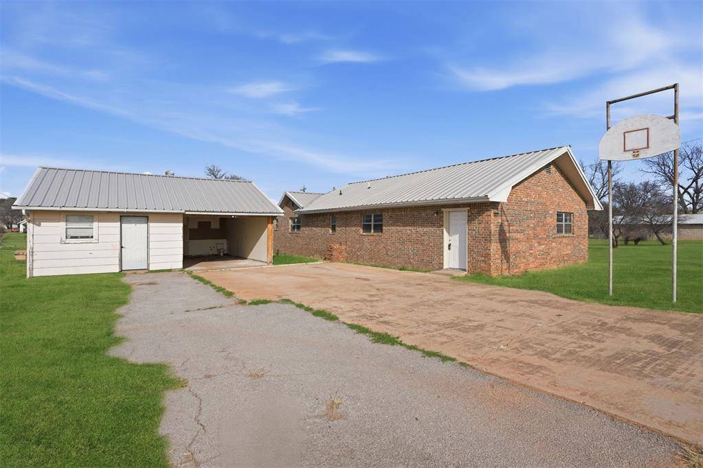 1013 N 3rd ST, Sayre, OK 73662