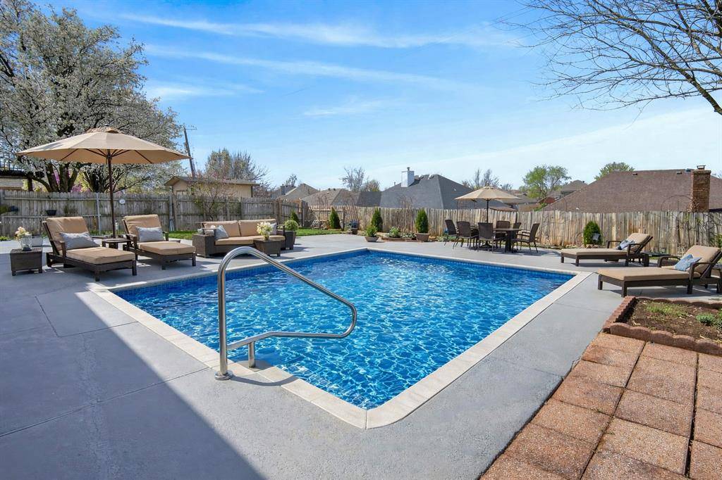 2605 Amber ST, Moore, OK 73160