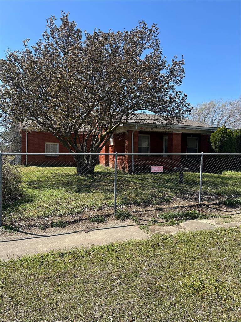 623 E Main ST, Holdenville, OK 74848