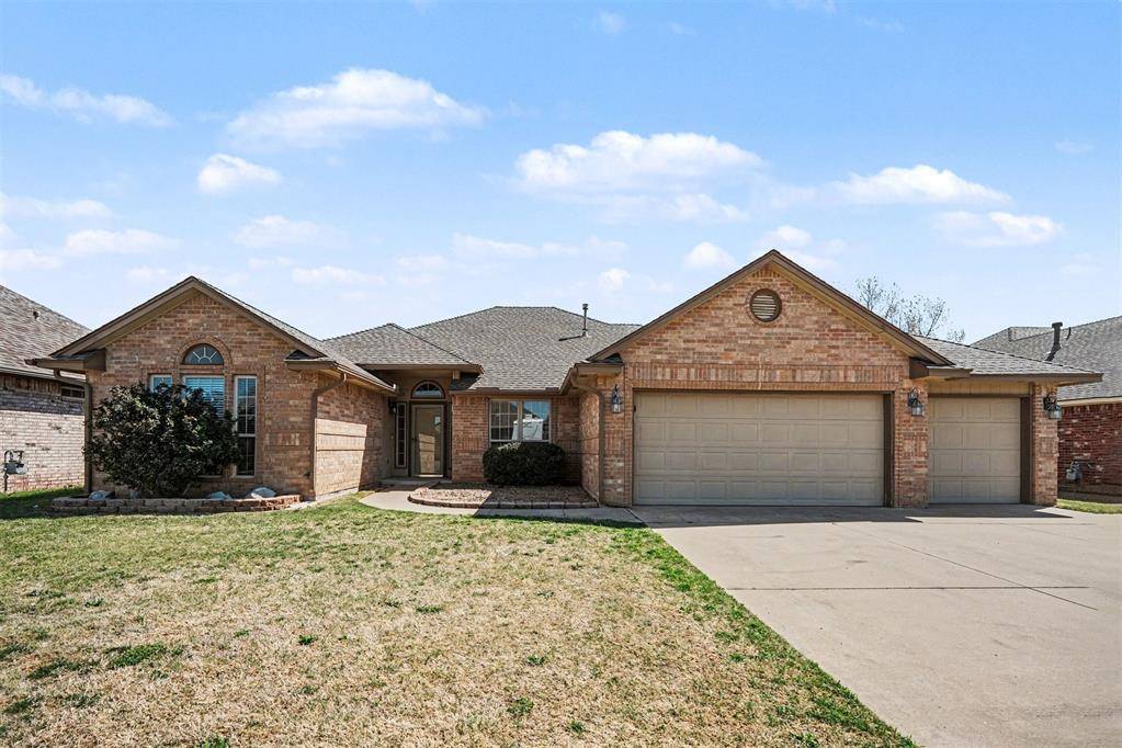 2912 Danielle TER, Moore, OK 73160