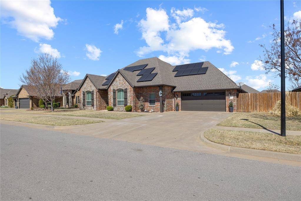 2101 Stratta DR, Weatherford, OK 73096