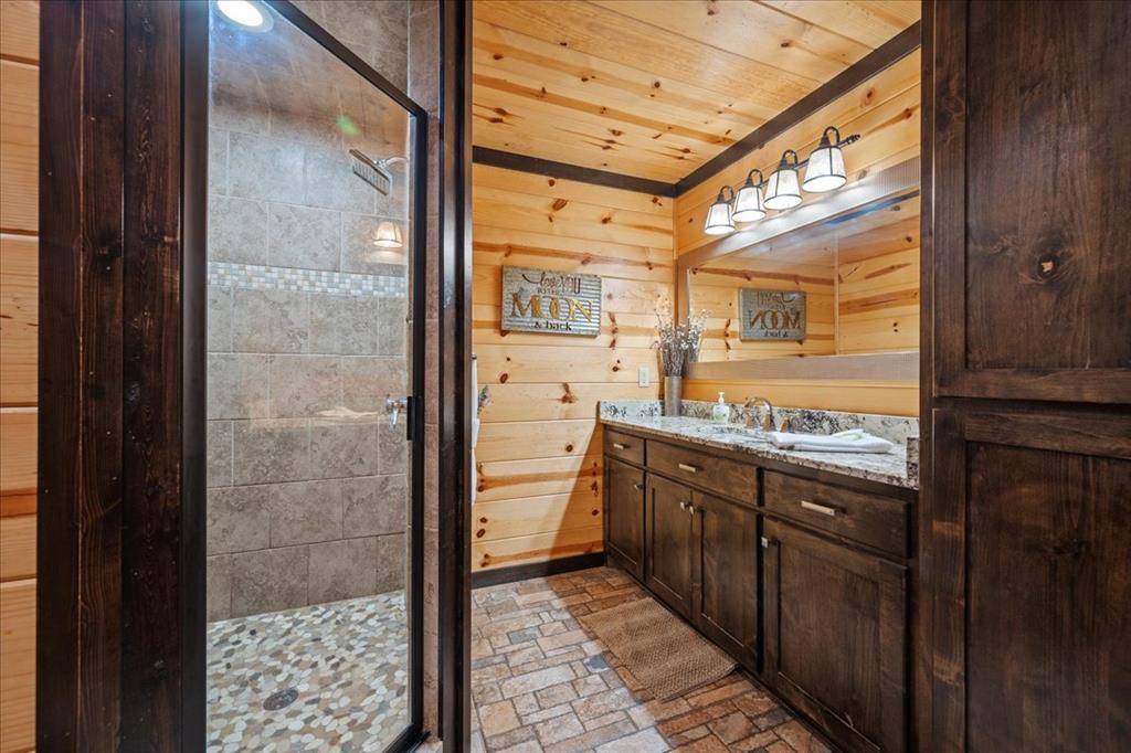 440 N Lukfata TRL, Broken Bow, OK 74728