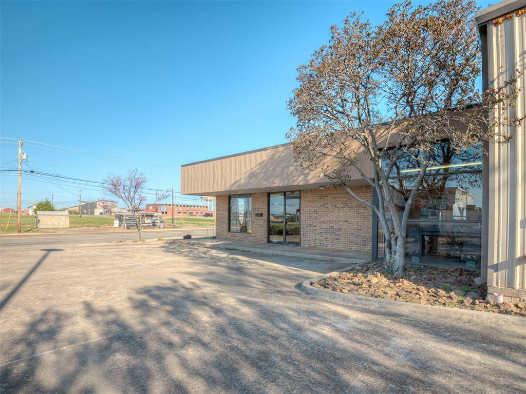1815 N Kickapoo AVE, Shawnee, OK 74804