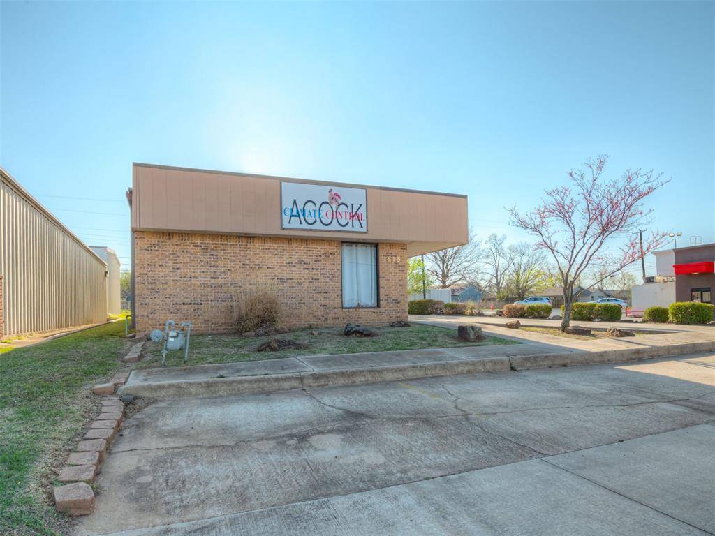 1815 N Kickapoo AVE, Shawnee, OK 74804
