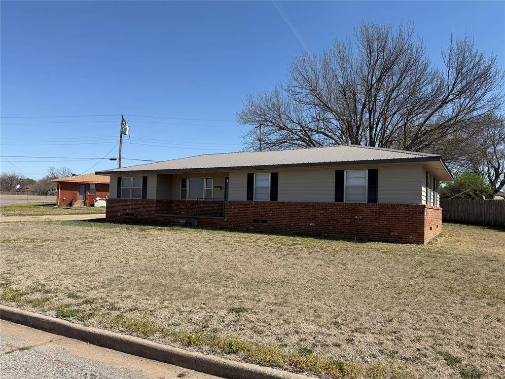 826 Hillcrest DR, Watonga, OK 73772