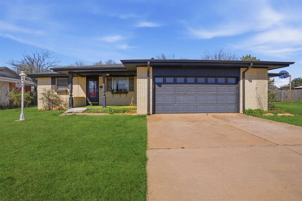 1414 N Glenn English ST, Cordell, OK 73632