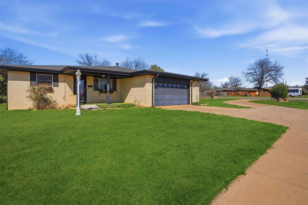 1414 N Glenn English ST, Cordell, OK 73632