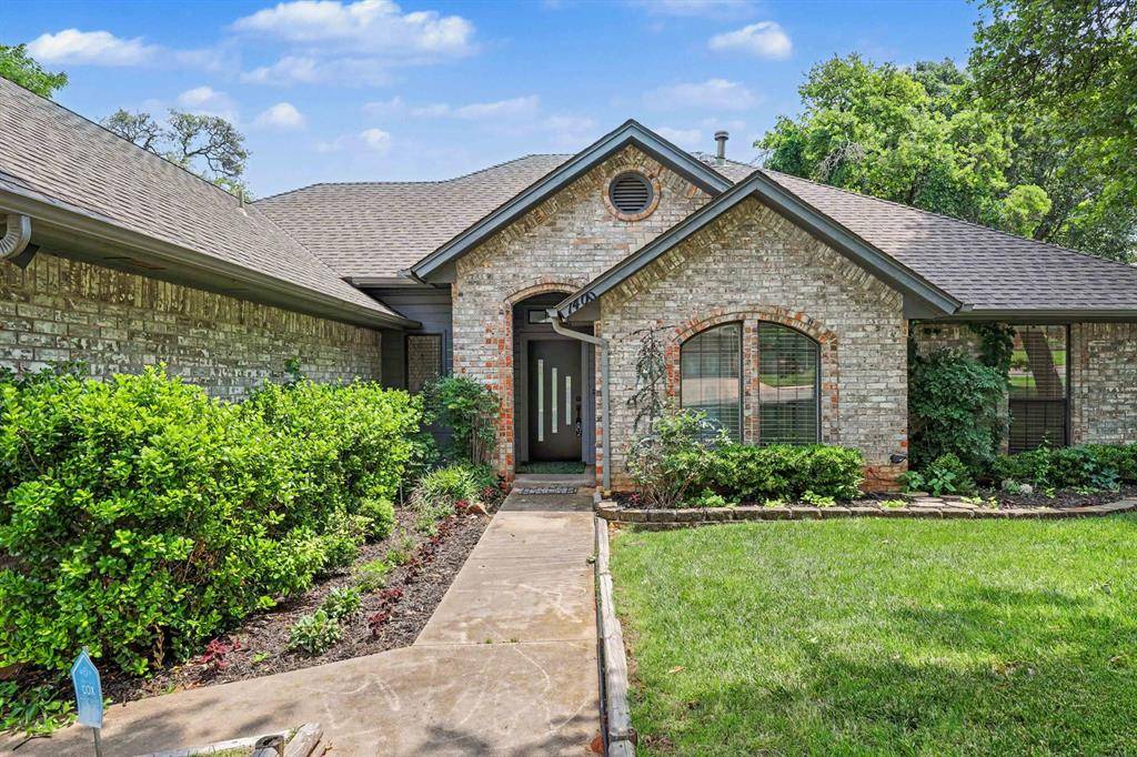 1400 Sandhurst CIR, Edmond, OK 73034