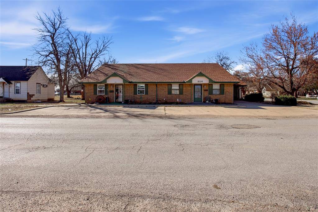 324 W 4th ST, Hobart, OK 73651