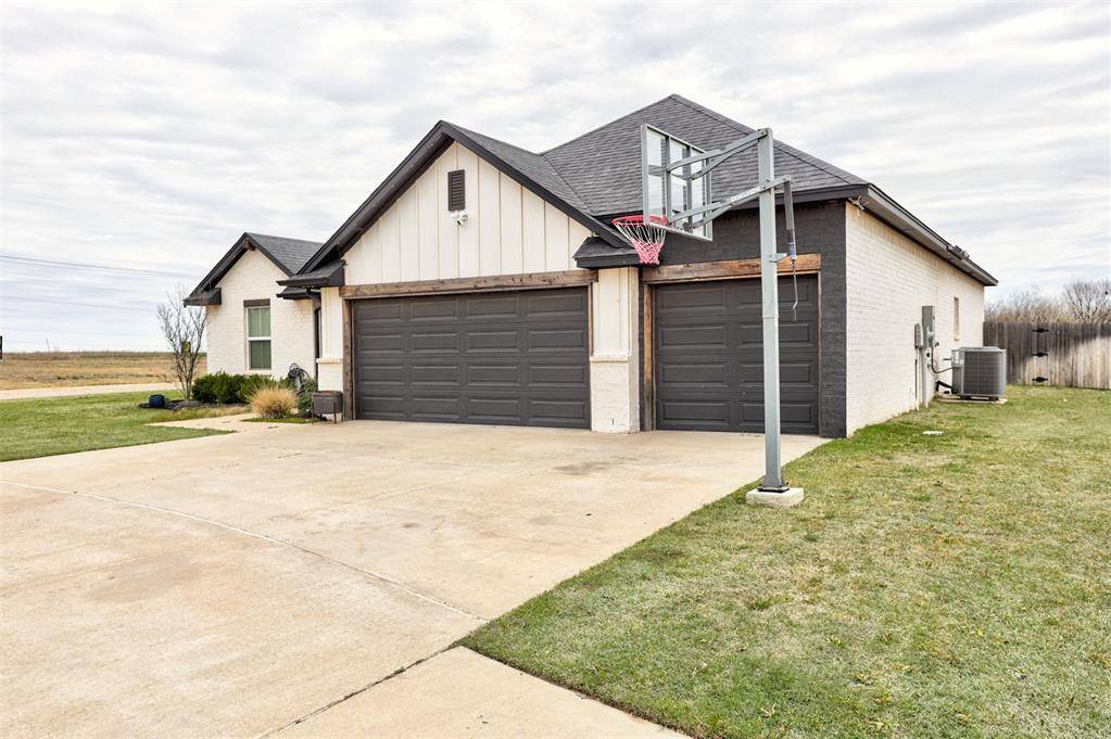 4600 Mustang Park BLVD, Mustang, OK 73064