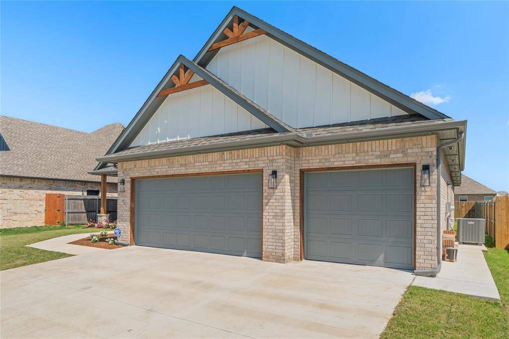 12017 SW 51st ST, Mustang, OK 73064