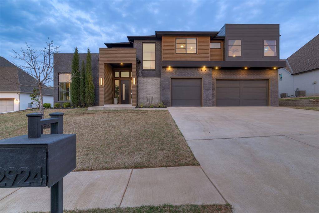 2924 Sandstone RDG, Edmond, OK 73034