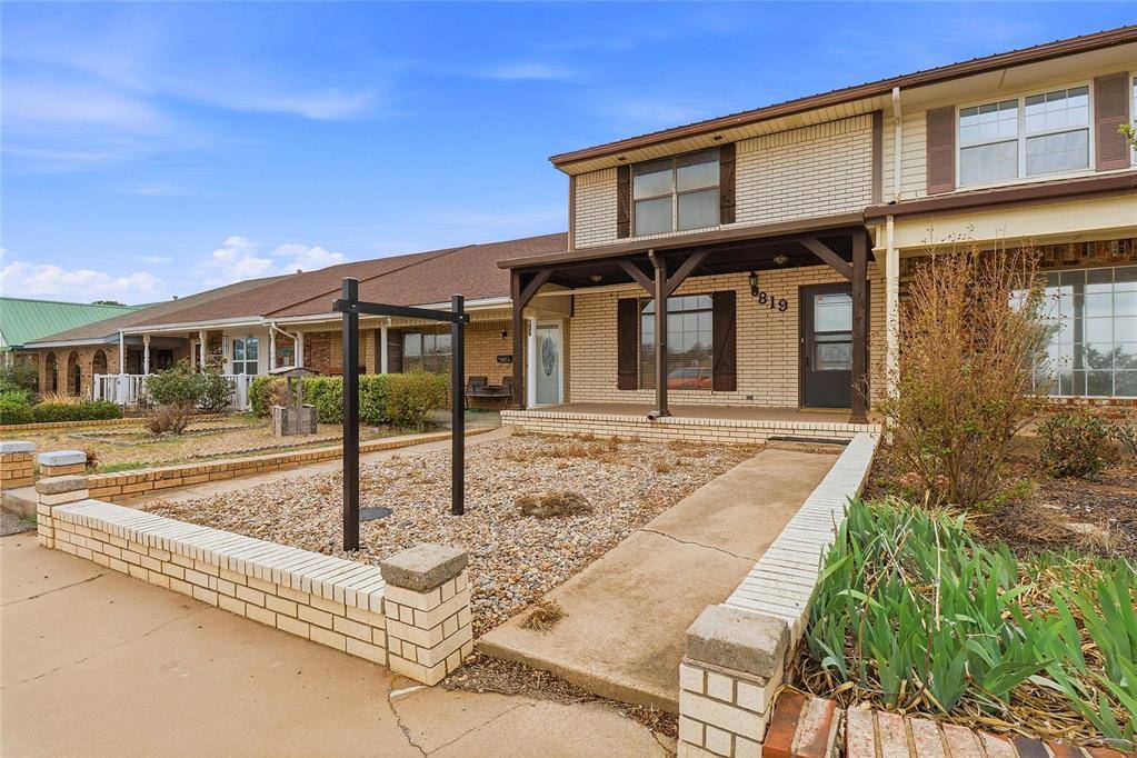 819 N Broadway AVE, Hobart, OK 73651