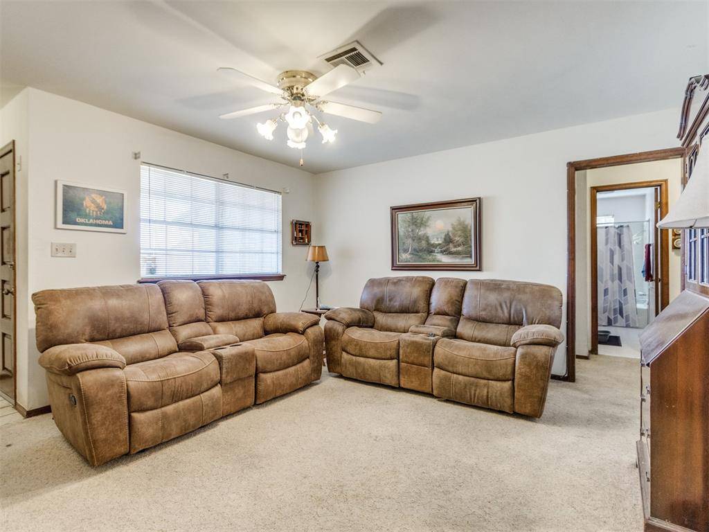16 Red Rock RD, Shawnee, OK 74804