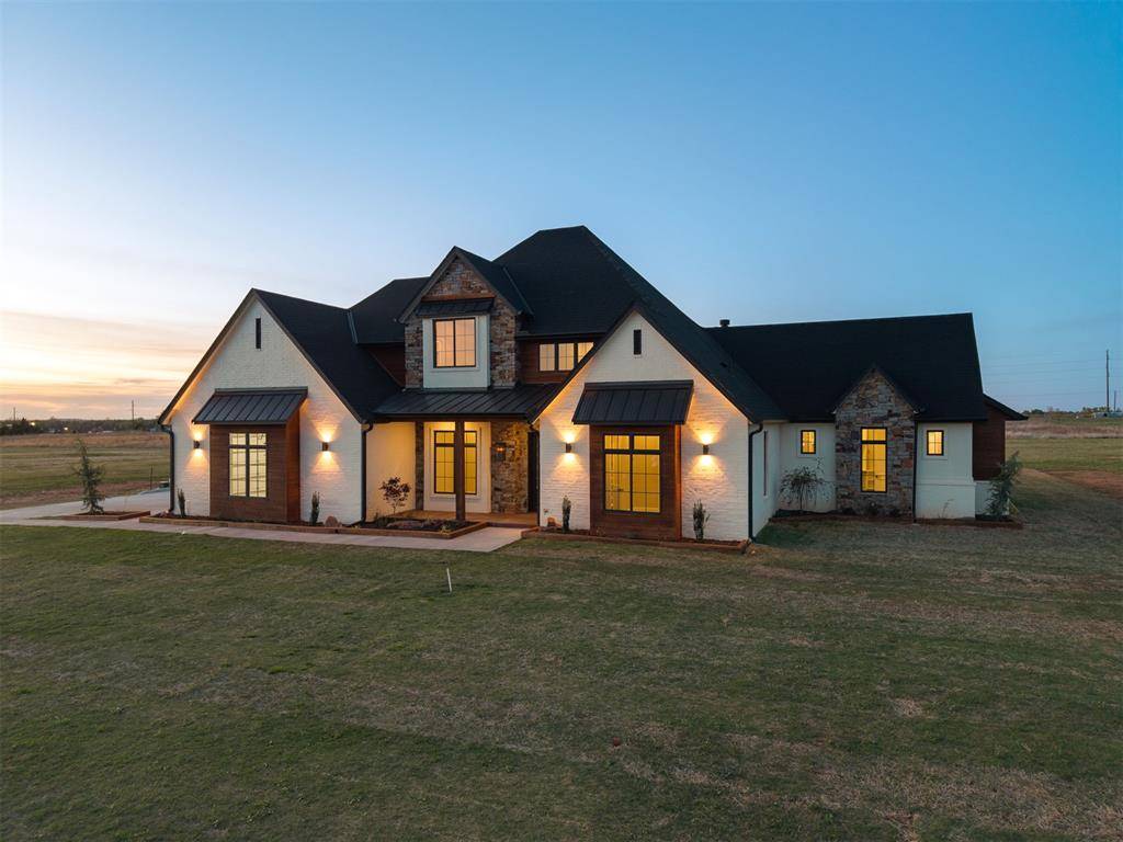 9214 S Cimarron RD, Mustang, OK 73064