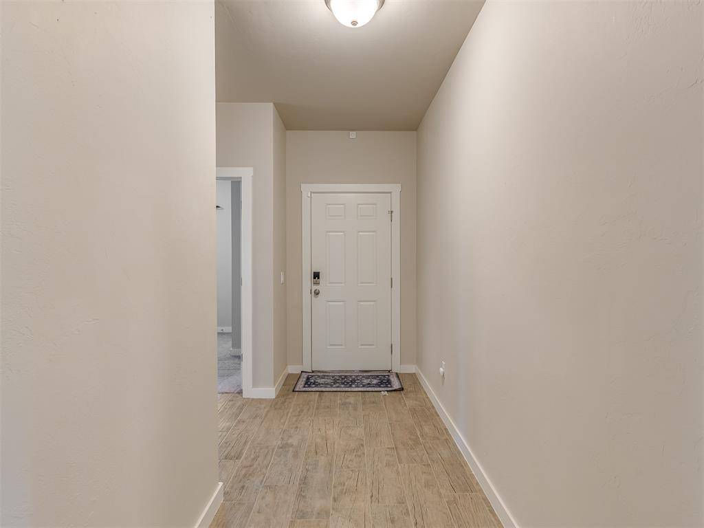 29261 Spur CIR, Mcloud, OK 74851
