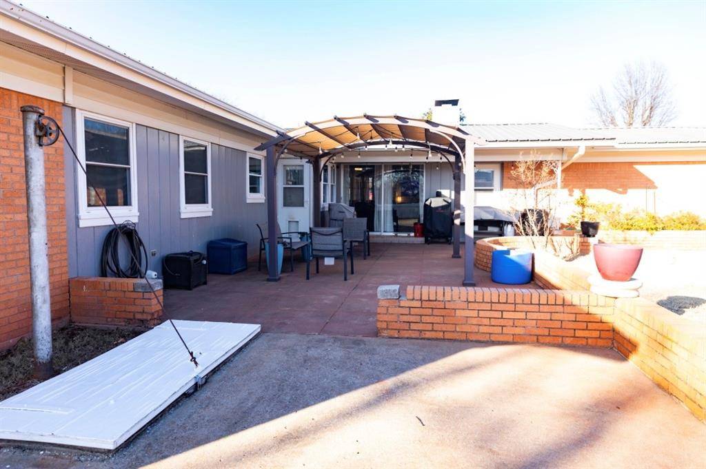 721 E 4th ST, Chandler, OK 74834
