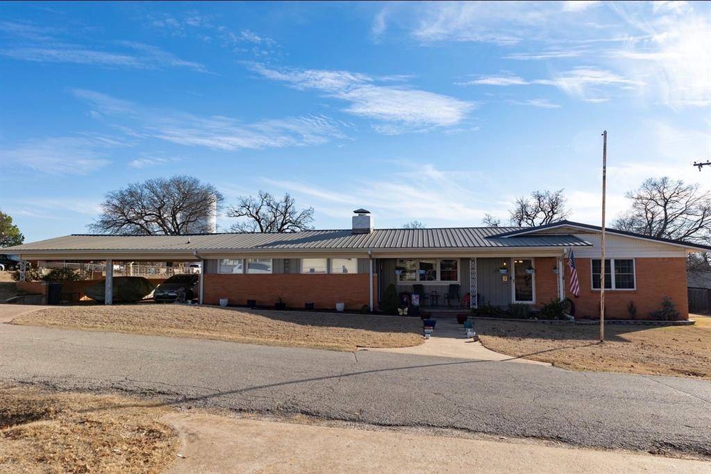 721 E 4th ST, Chandler, OK 74834