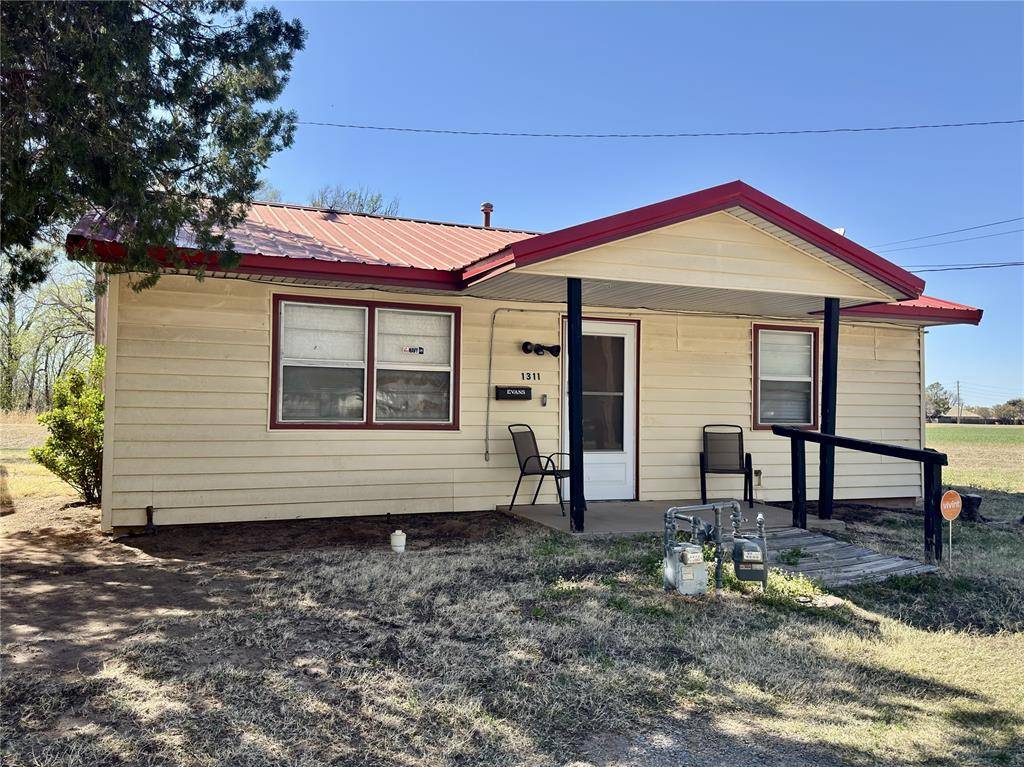 1311 N Dakota AVE, Mangum, OK 73554