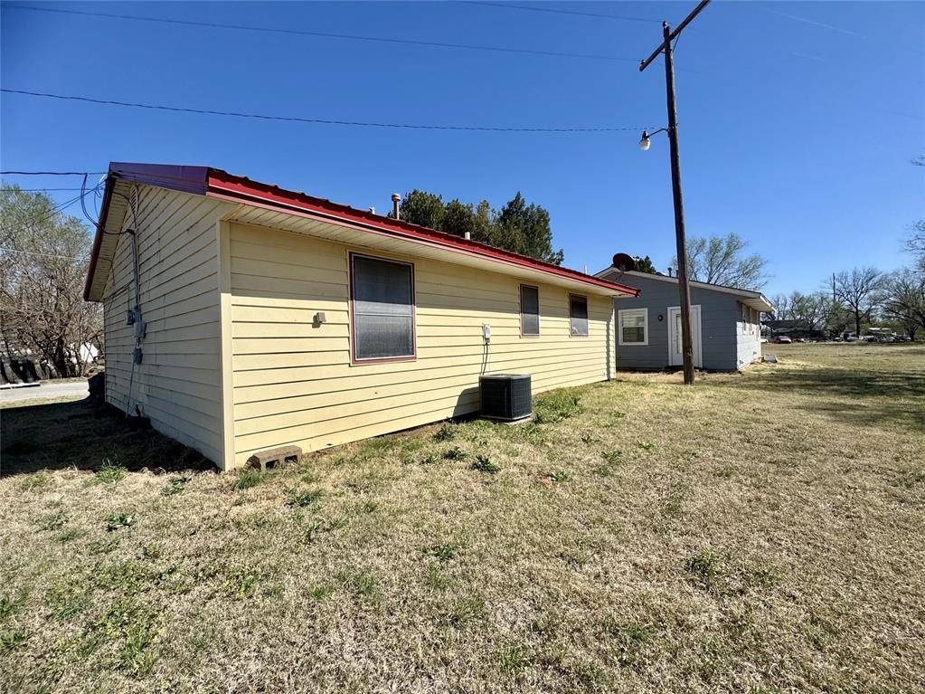 1311 N Dakota AVE, Mangum, OK 73554