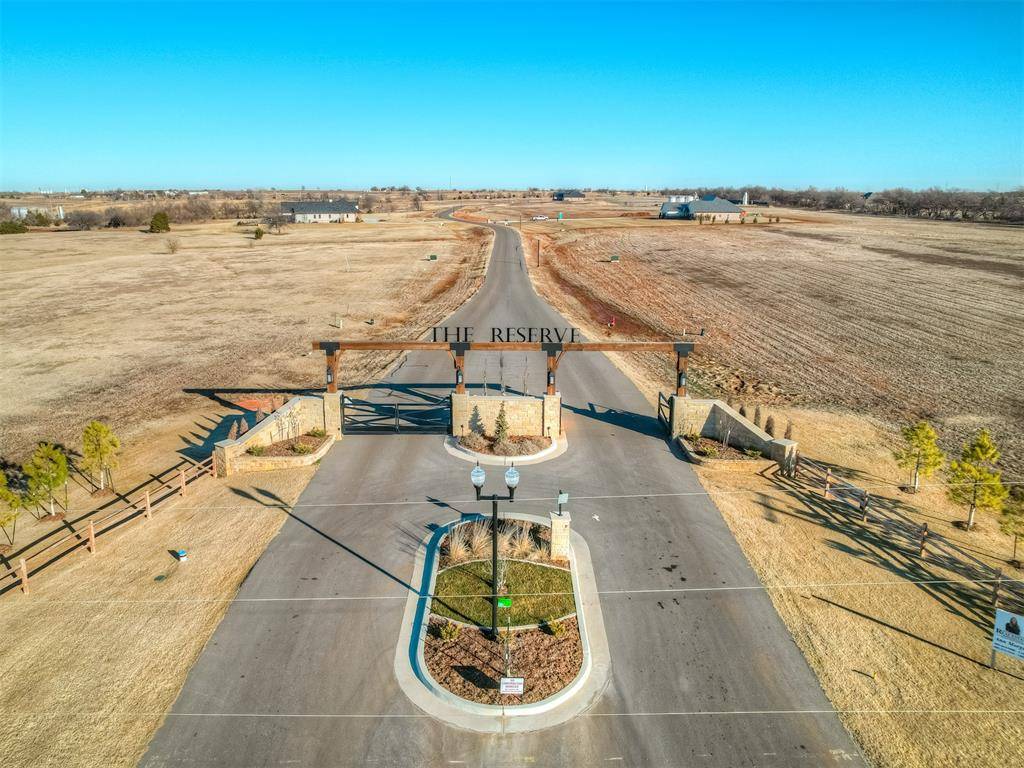 21200 Rush Creek RD, Edmond, OK 73025