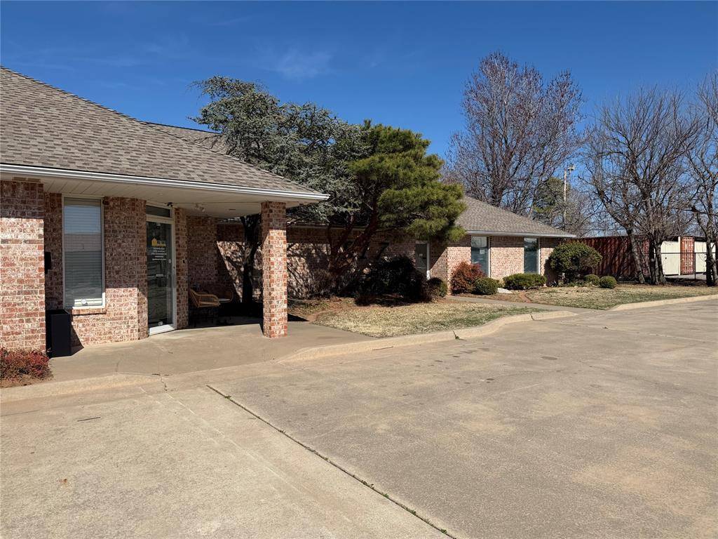 817 Irish LN, Edmond, OK 73003