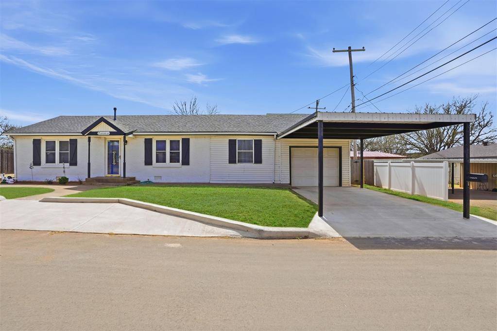 2 E Anchor DR, Sayre, OK 73662
