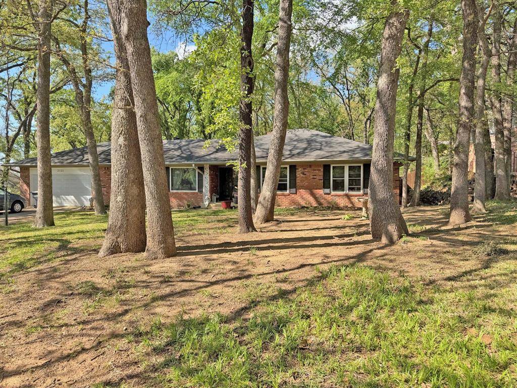 2321 SW Cloverleaf PL, Ardmore, OK 73401