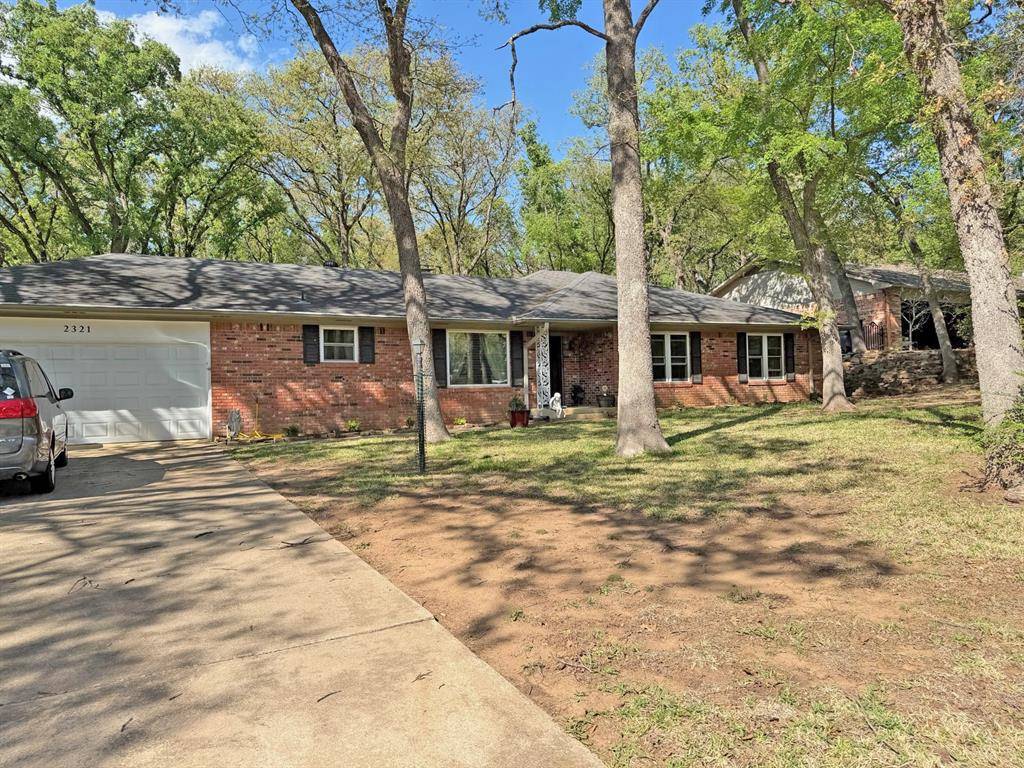 2321 SW Cloverleaf PL, Ardmore, OK 73401