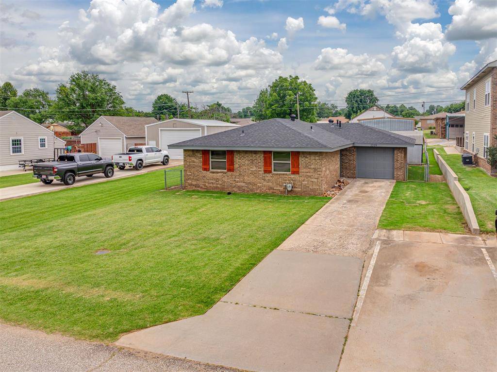 1509 W London ST, El Reno, OK 73036