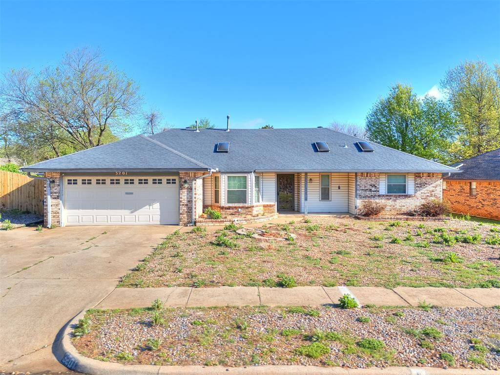3201 Center ST, The Village, OK 73120