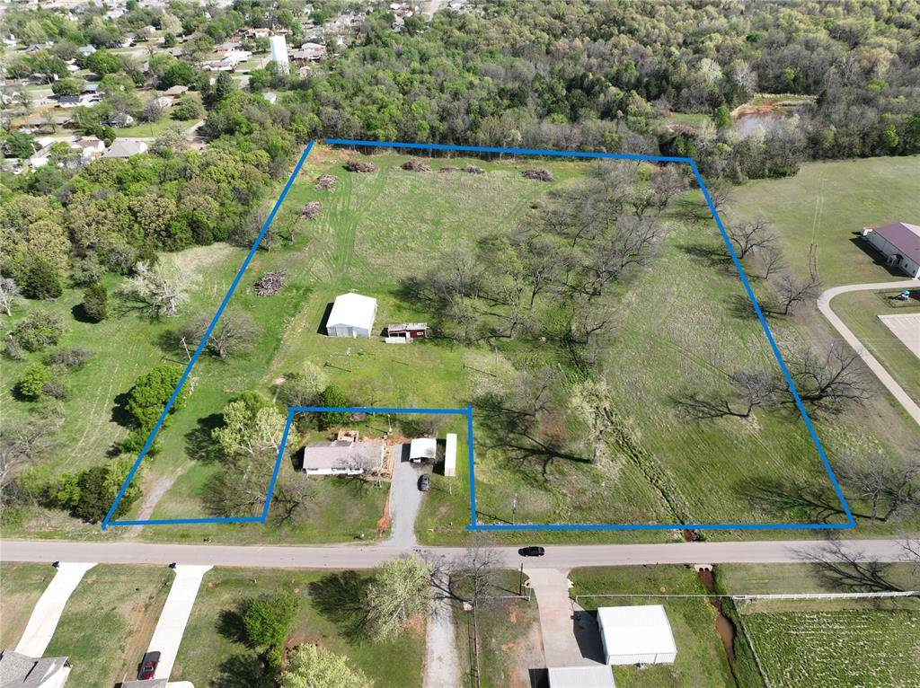 818 E 8th ST, Chandler, OK 74834