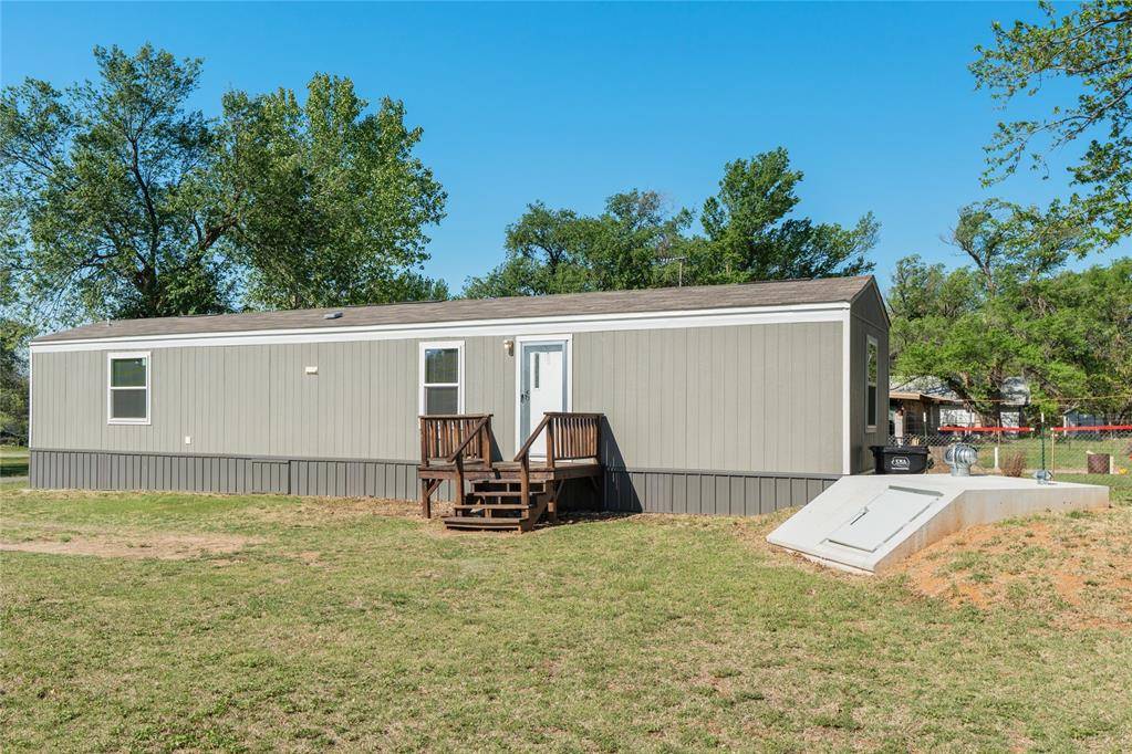 716 W 2nd ST, Watonga, OK 73772