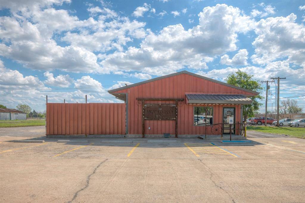 106 NW 4th ST, Lindsay, OK 73052