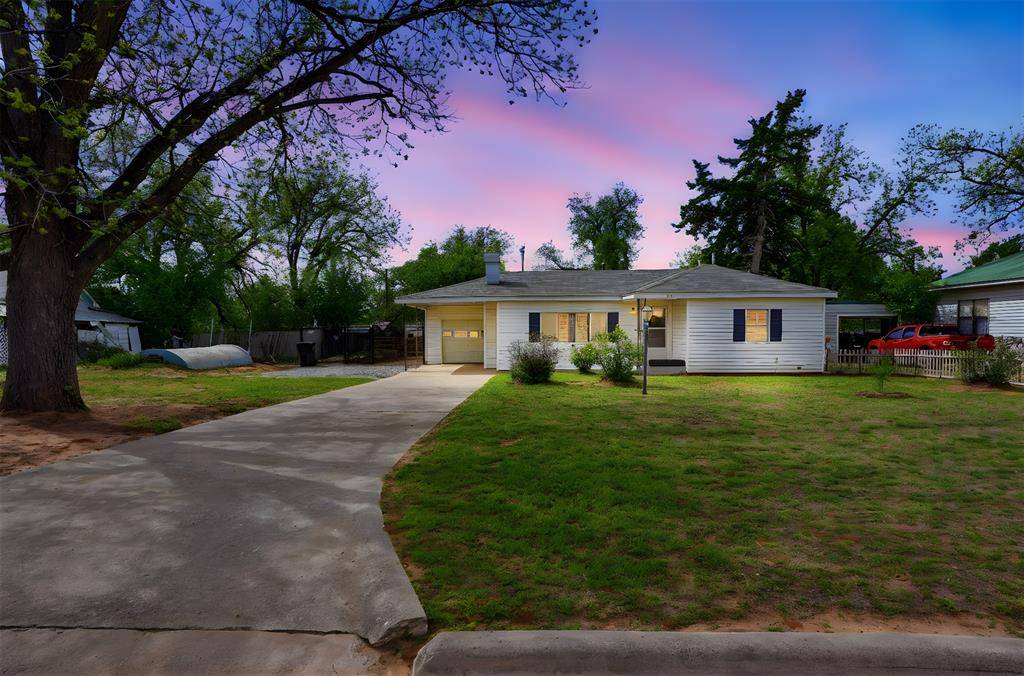 313 E Davis AVE, Tipton, OK 73570